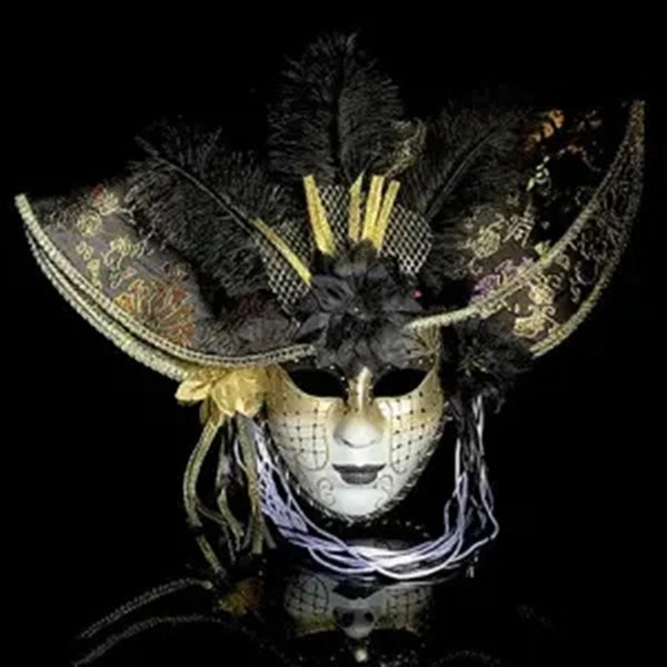 Maske med bred hattform